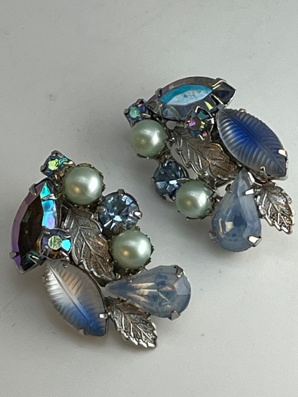 Vintage KRAMER Blue, AB, Leaf, Teardrop clip earrings